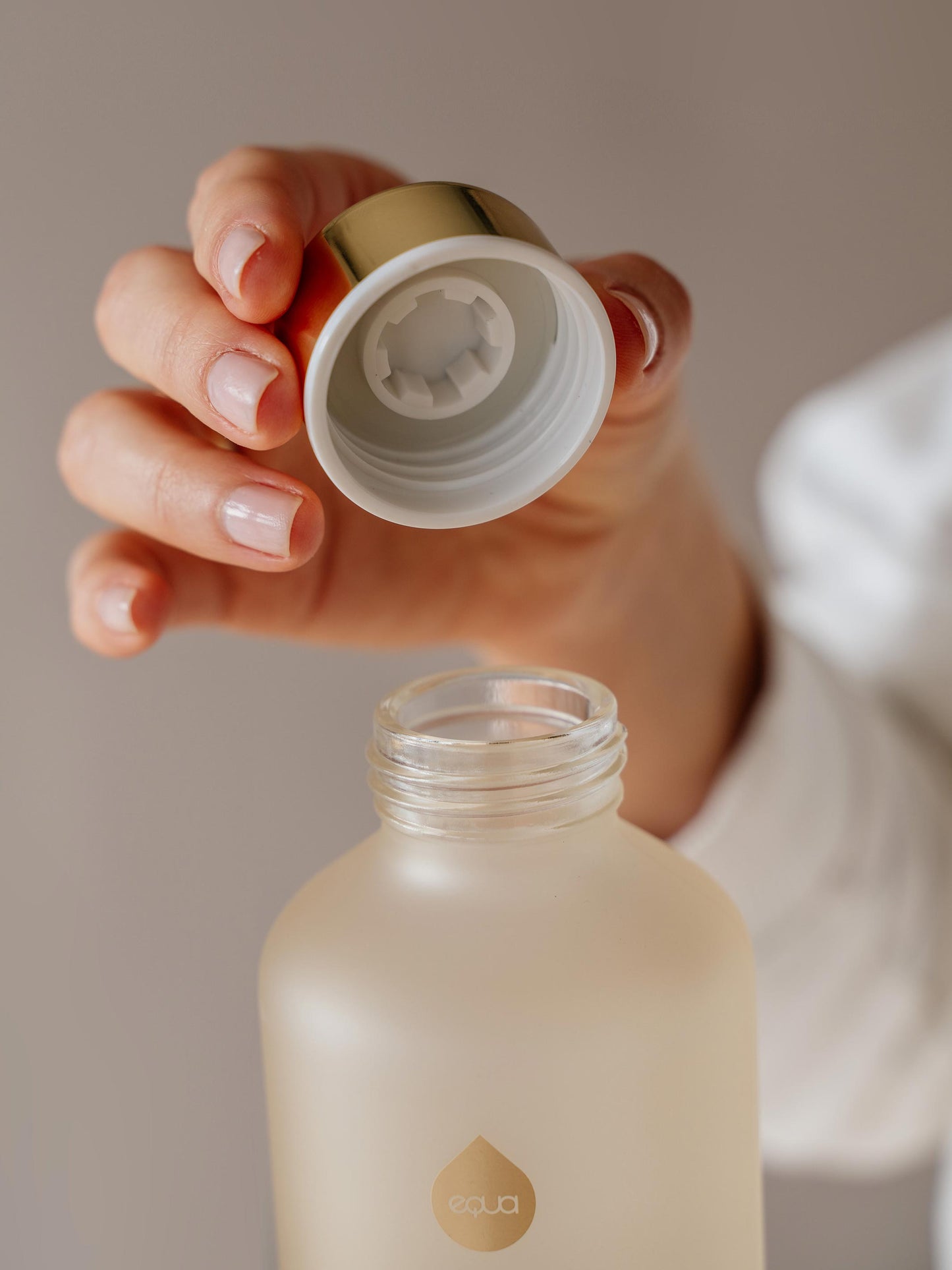 Holding leak proof gold lid of Mismatch Ginkgo glass water bottle